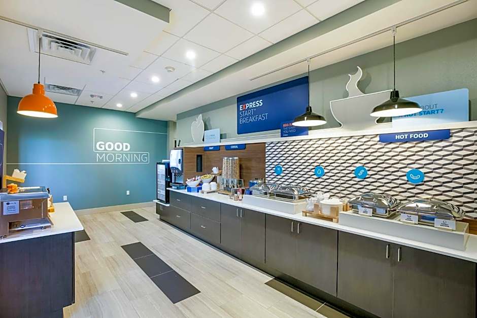 Holiday Inn Express & Suites Jacksonville - Town Center By IHG