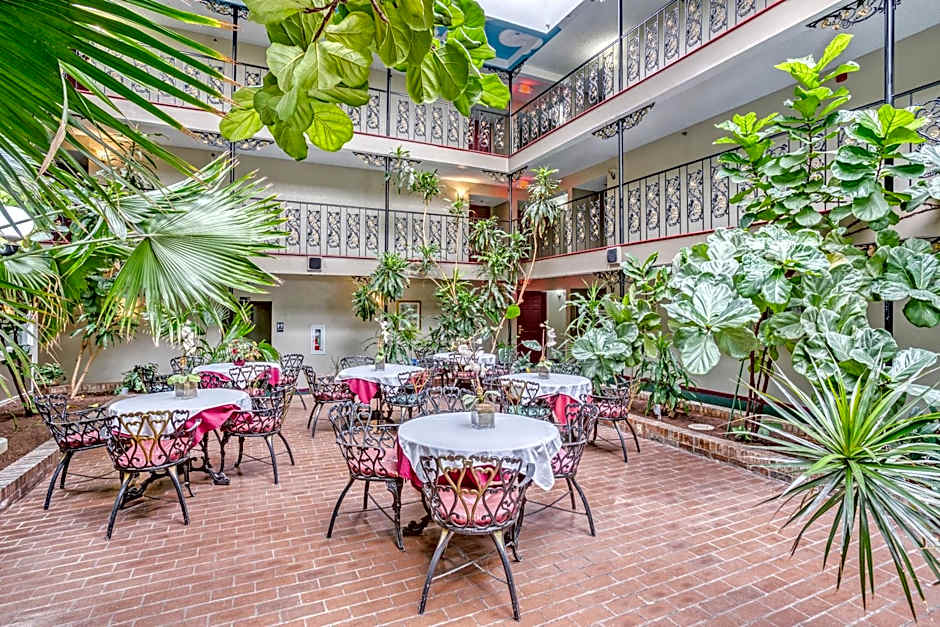 OYO Townhouse Tulsa Woodland Hills