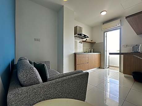2 Bedroom Deluxe Apartment - Balcony and Car Parking