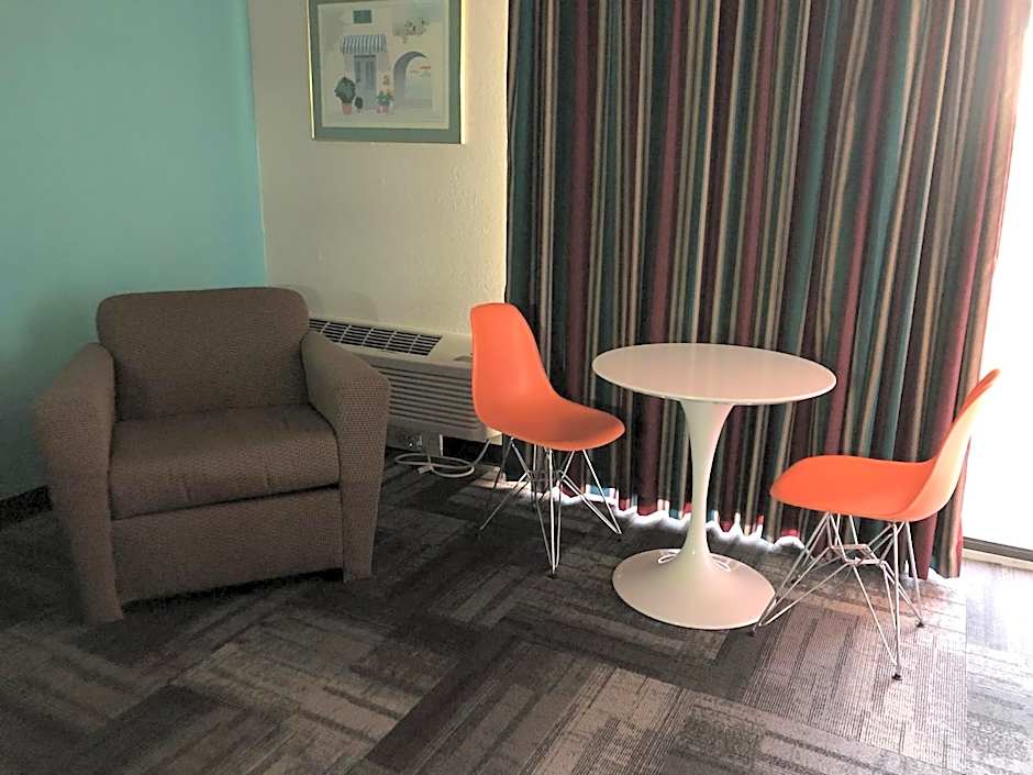 Howard Johnson by Wyndham Winter Haven FL