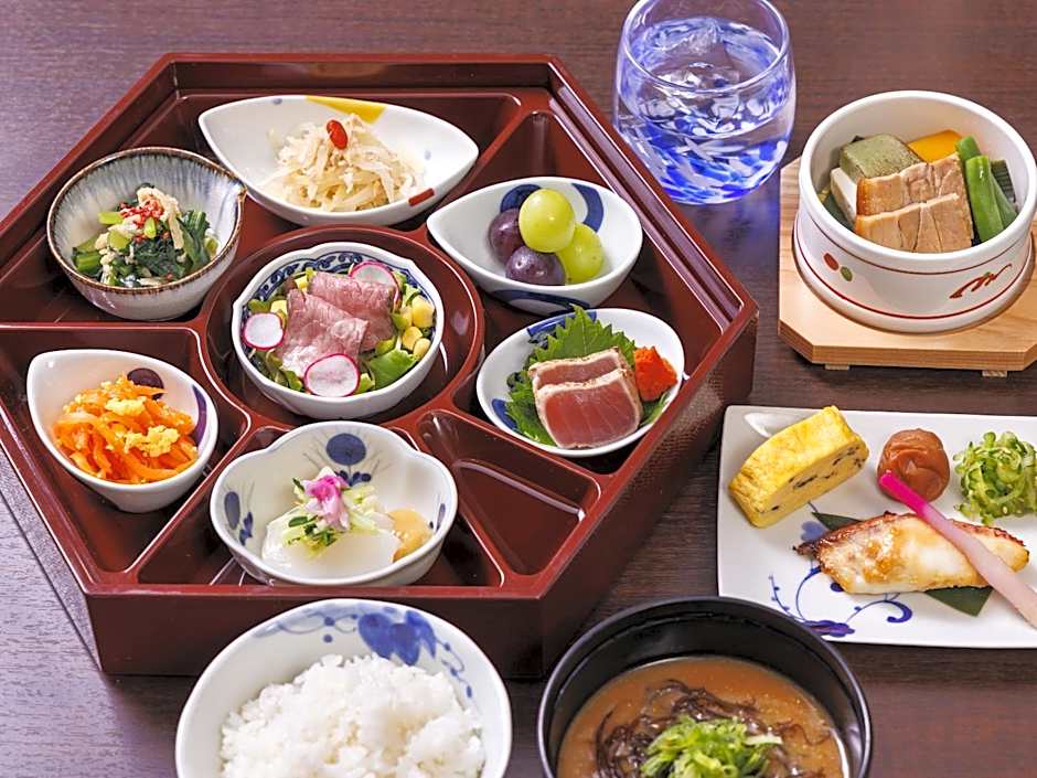 Hotel Shigira Mirage Beach Front