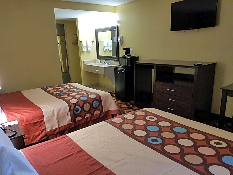 Super 8 by Wyndham Wichita Airport