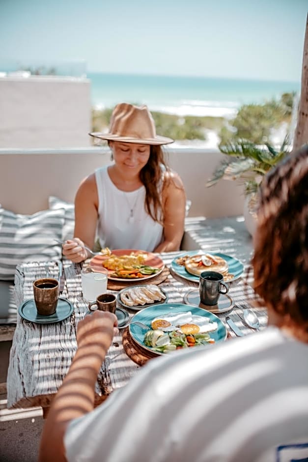 DOS MARES Barefoot Hotel