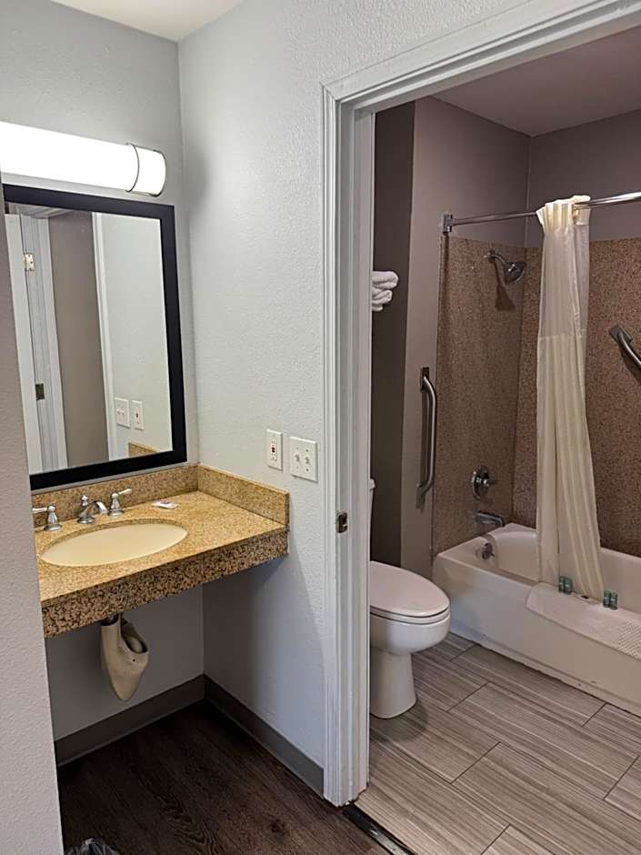 Studio 6 Suites Vancouver WA Waterfront