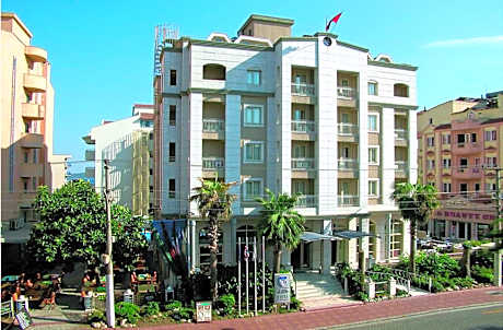 Almena Hotel