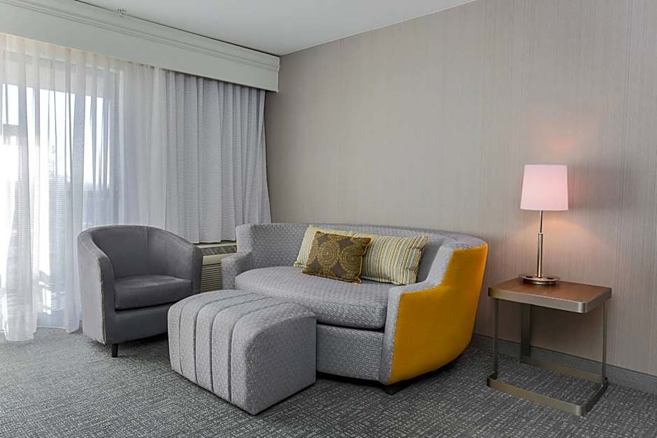 Courtyard by Marriott Roseville Galleria Mall/Creekside Ridge Drive