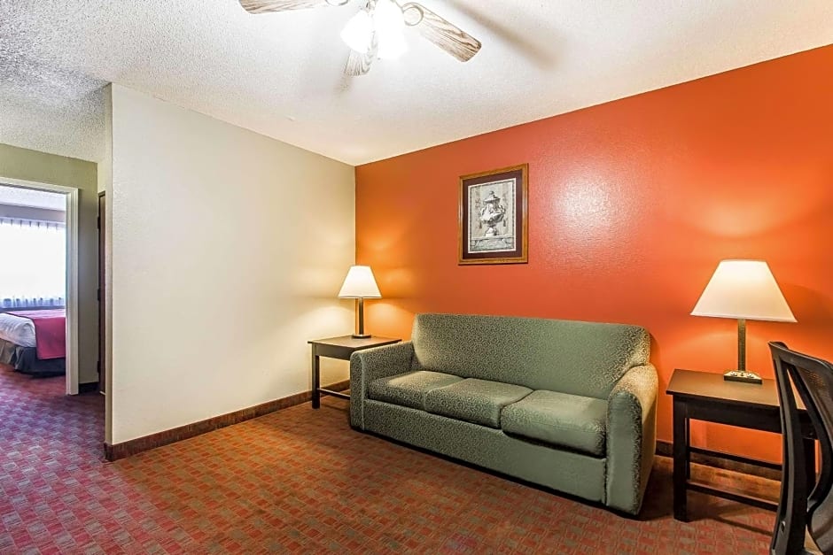 Quality Inn & Suites La Vergne