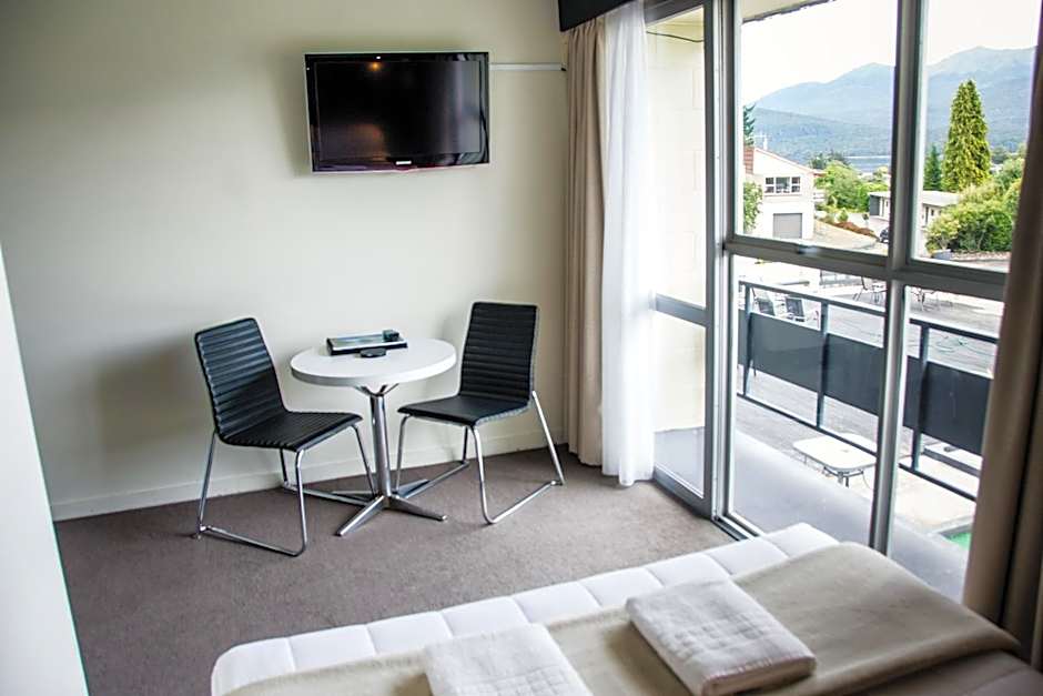 Fiordland Hotel