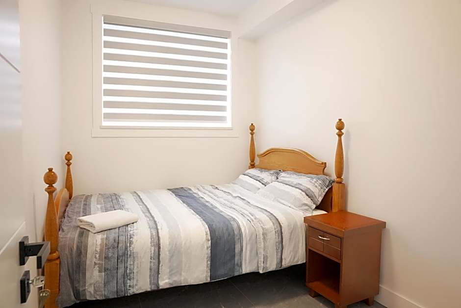 New Luxury Walkout Suite Near University-BY ROOM