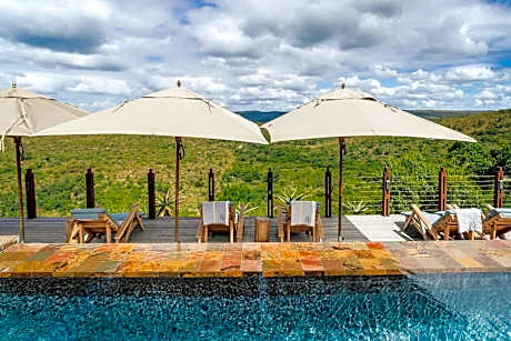 Rhino Ridge Safari Lodge