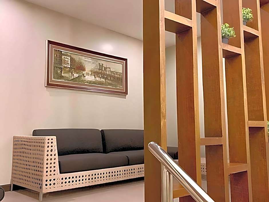 J7 HOTEL