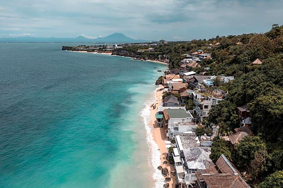 Legends Beachfront Resort – Uluwatu, CO