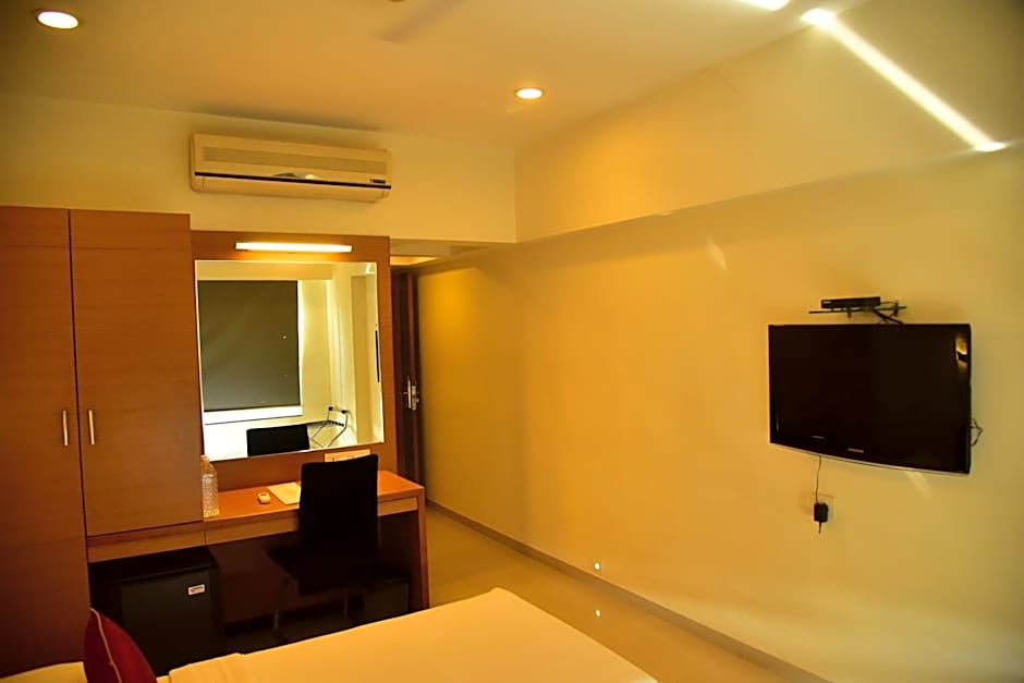 Hi 5 Hotel & Experience