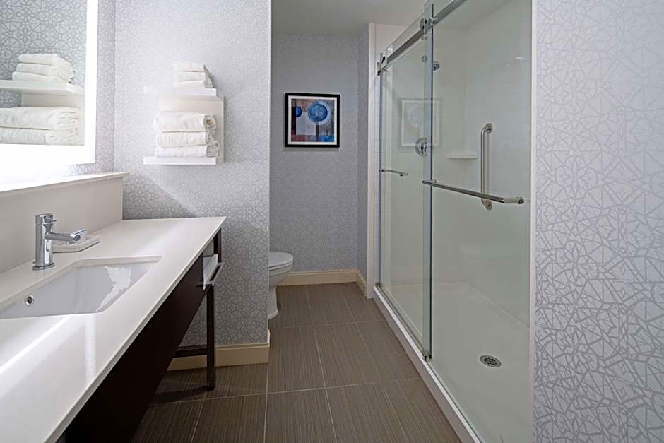 Hampton Inn By Hilton & Suites Gilroy, CA