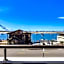 456 Embarcadero Inn & Suites