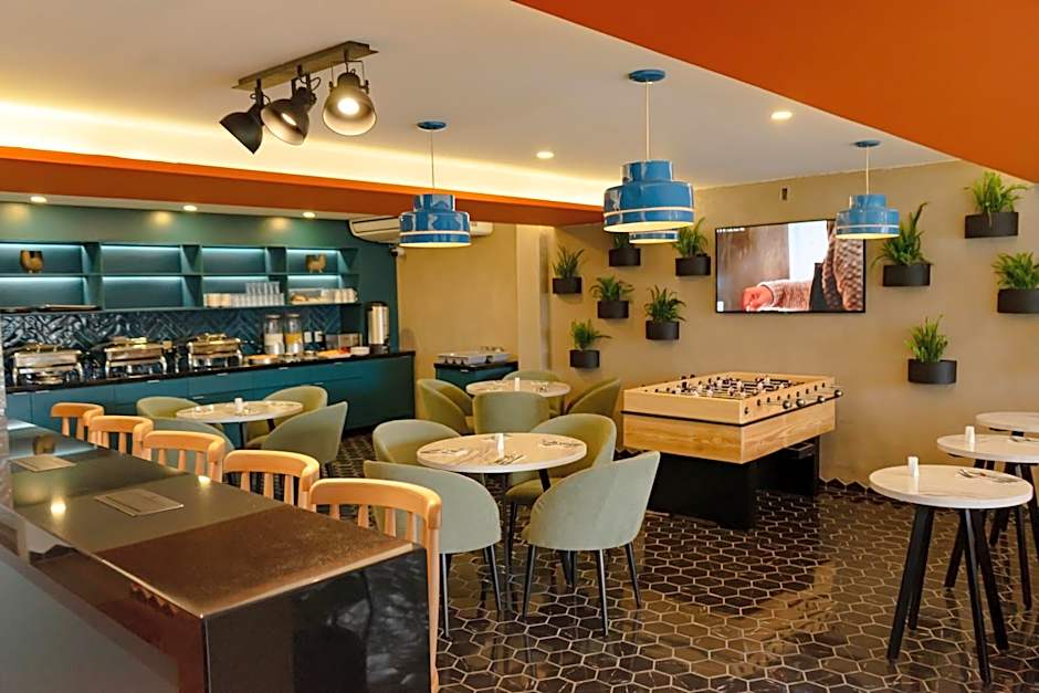 Vista Express Guadalajara Expo SureStay Collection by BW
