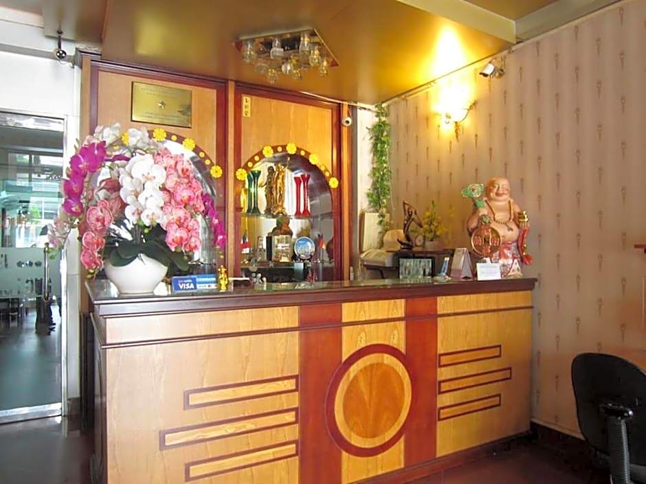 Tan Hoang Long Hotel Nguyen Van Cu