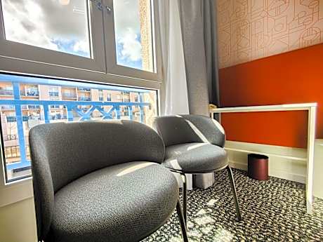 Standard Room with One Double Bed and One Single Bed
