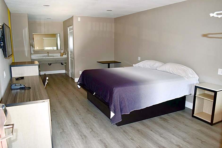 Super 8 by Wyndham Visalia