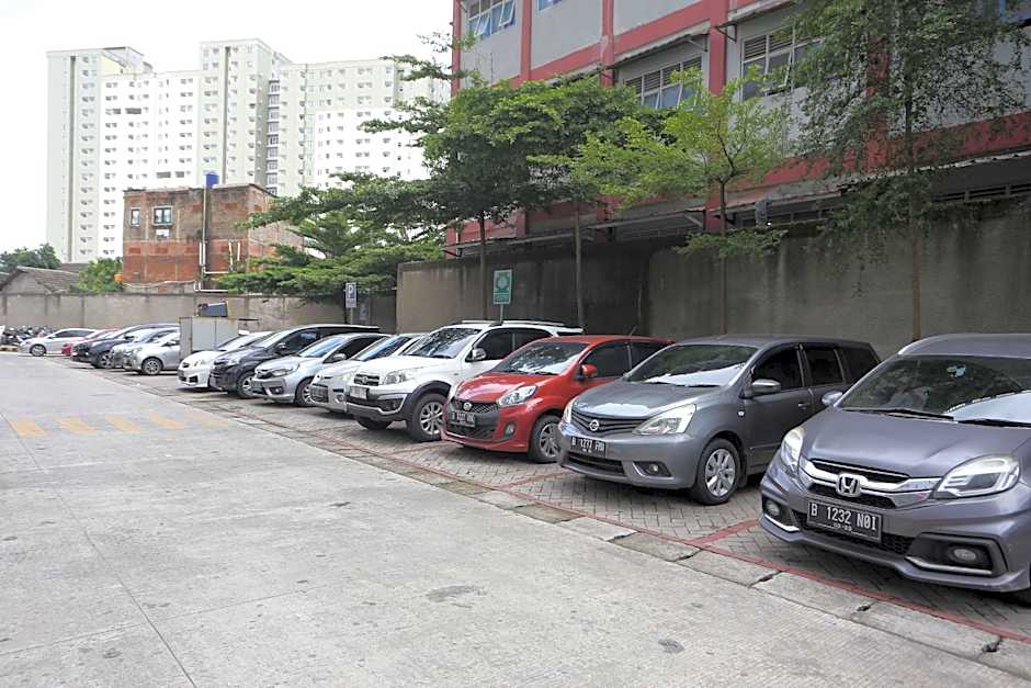 Collection O 93750 Luxury Rooms @ Urbantown Serpong