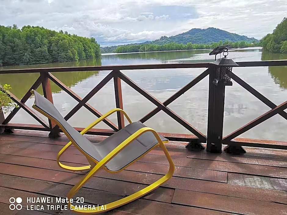 Gayang friendly water house homestay