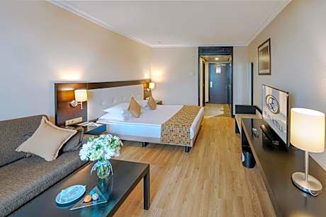 Deluxe Double Room with City View