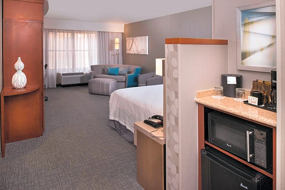 Courtyard Thousand Oaks Ventura County