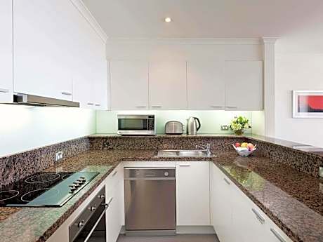 One Bedroom Harbour View Suite (Non-Refurbished)