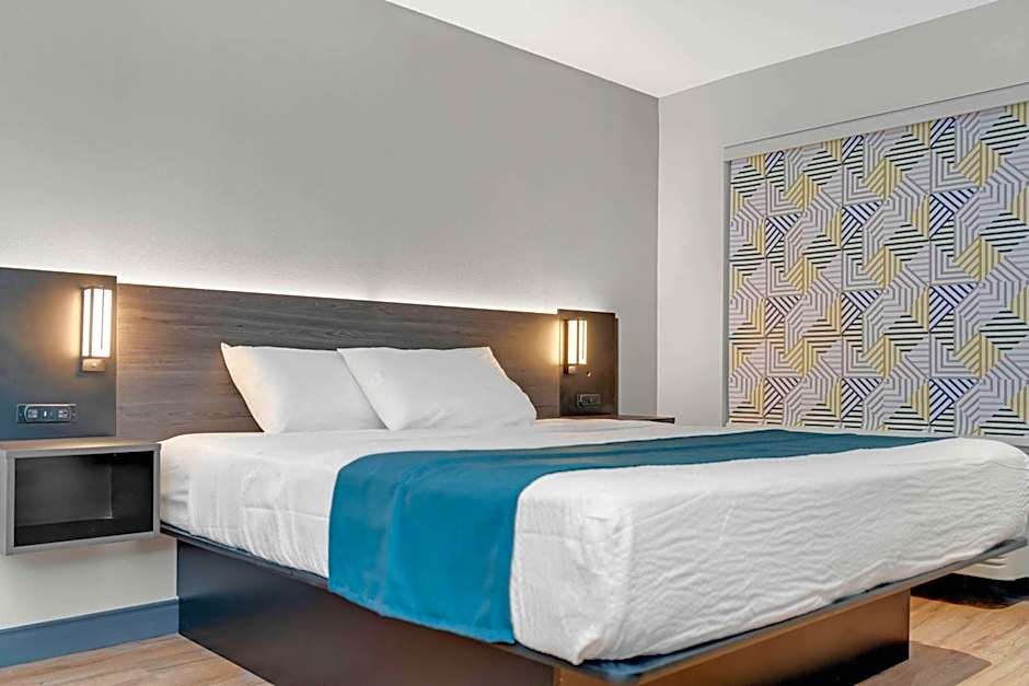 Studio 6 Suites Stockton, CA Waterfront