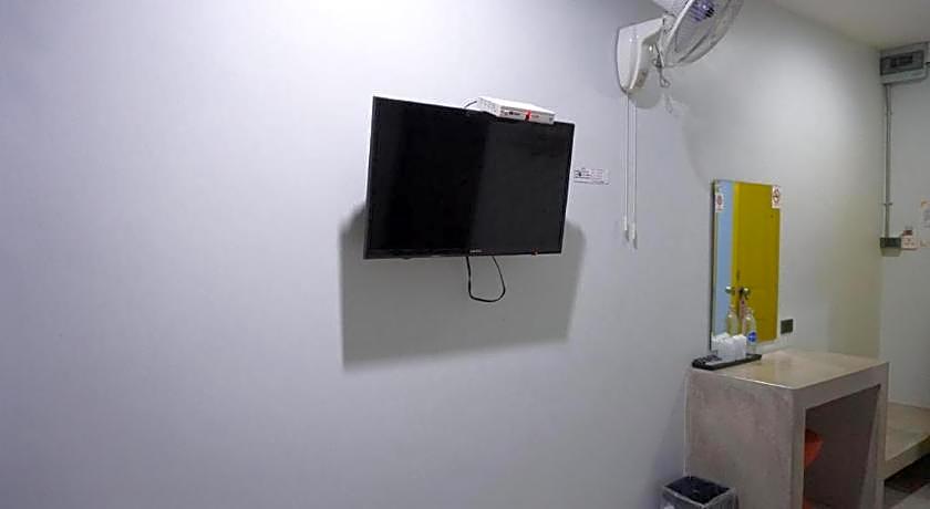 C2U Hotel Uthai Thani