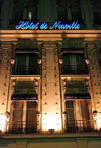 Hotel de Neuville Arc de Triomphe