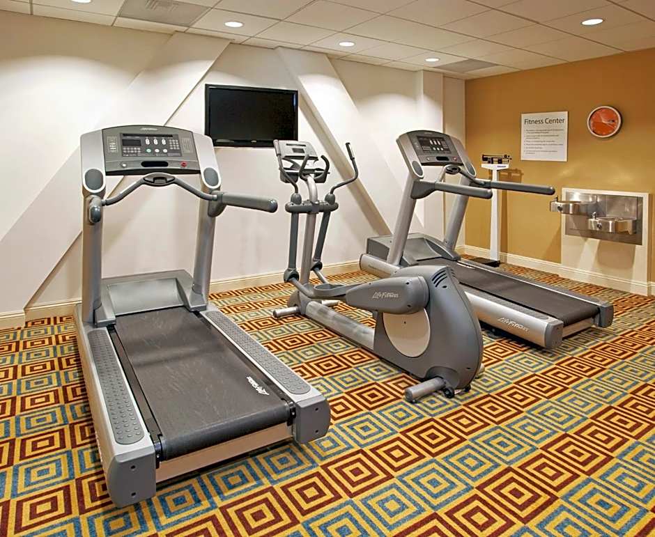 Holiday Inn Express Hotel & Suites Santa Cruz By IHG