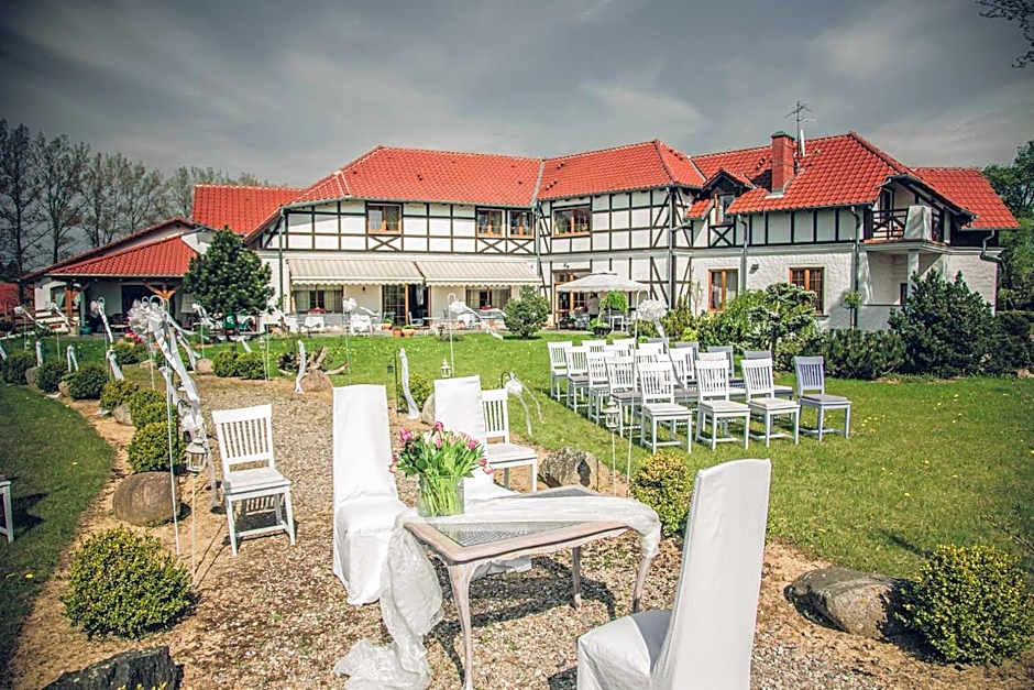 Hotel Dworek nad Regą