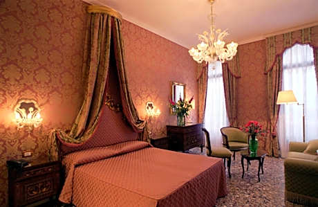 Junior Suite with Canal View (4 Adults)