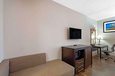 2 Queen Bed Non-Smoking Room