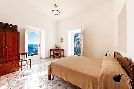 Apartment with Sea View and Balcony