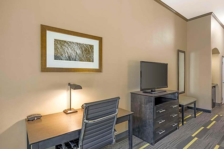 Best Western Plus Emerald Inn & Suites