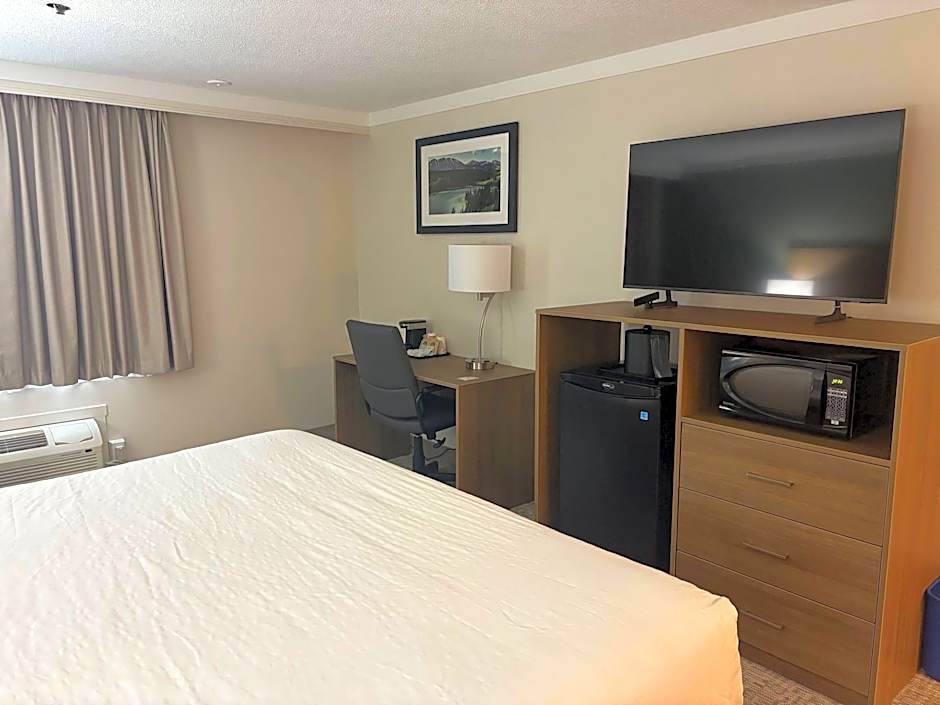 Photo 1 of 4 of 1 King Bed Suite