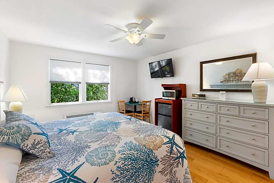 The Ocracoke Harbor Inn