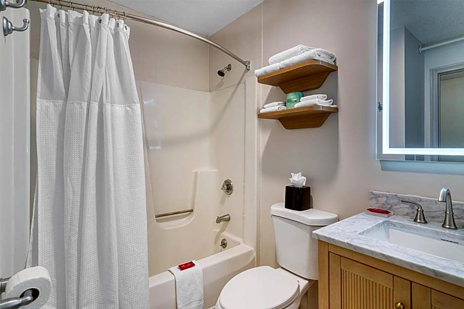 Baldwin Inn & Suites, SureStay Collection by Best Western