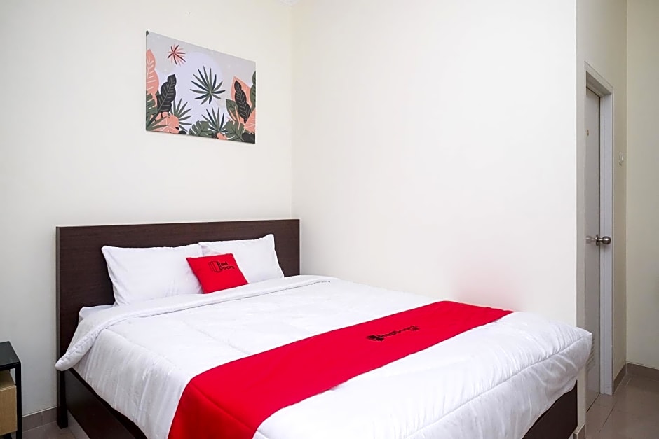 RedDoorz near Kawasan Bandara Ahmad Yani Semarang 2