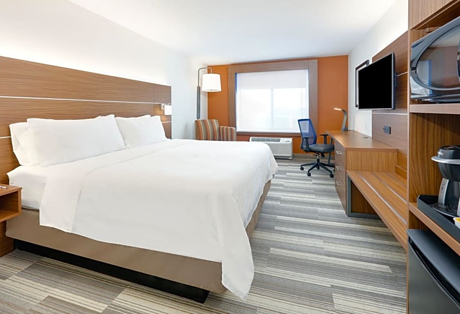 Holiday Inn Express & Suites Mitchell, an IHG Hotel