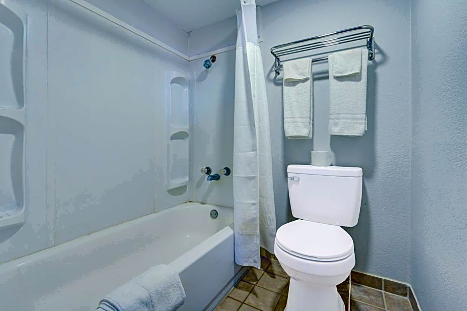 Capital O Travelers Inn Lawton Fort Sill