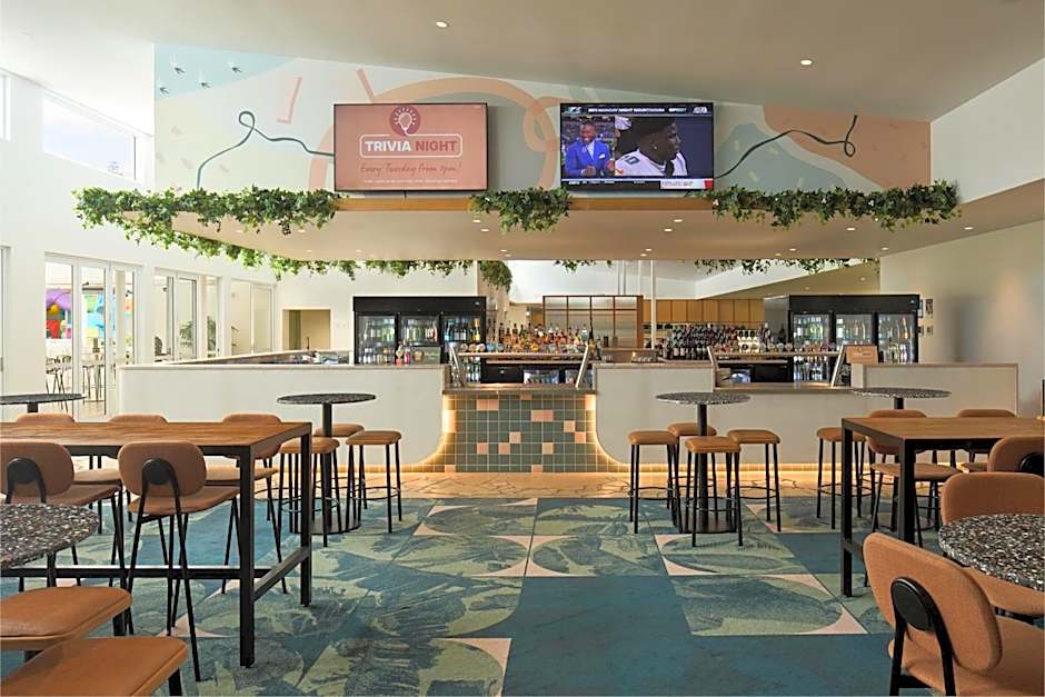 Bateau Bay Hotel