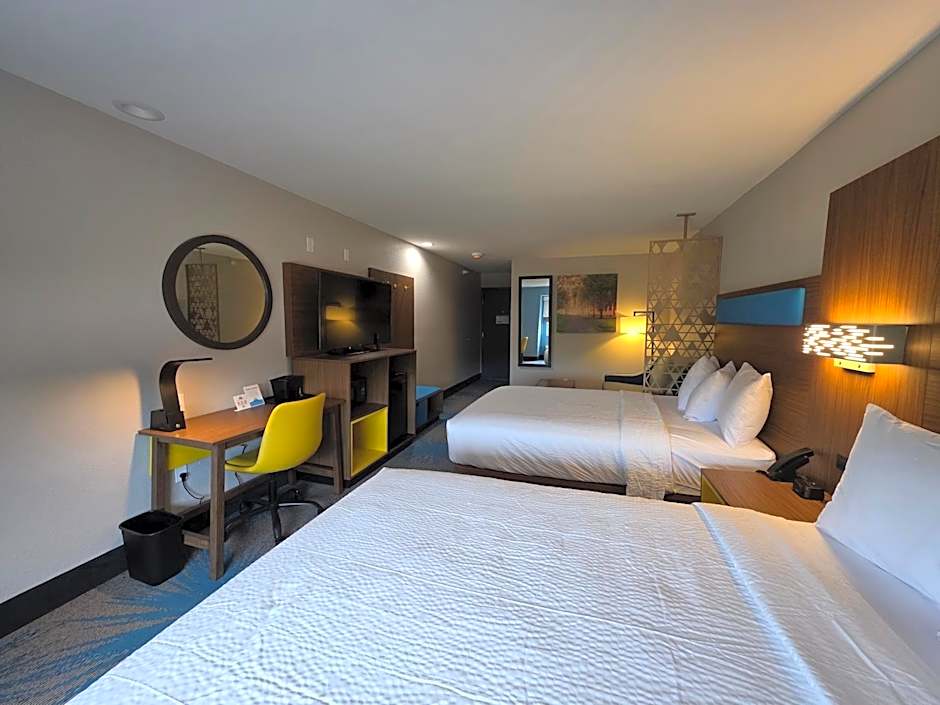 Days Inn & Suites by Wyndham Brandon Amphitheater