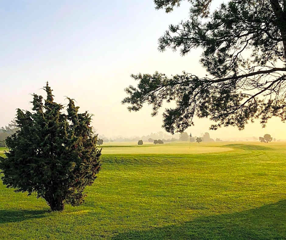 När golfklubb stugbyn