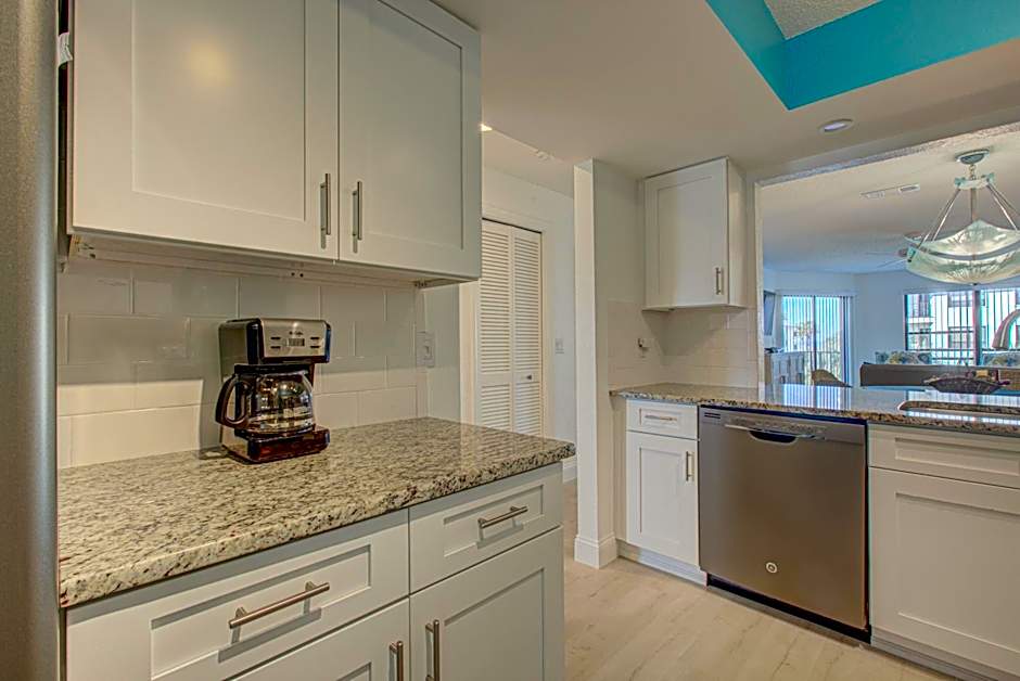 Absolute Anna Maria-Private Beach Access-Heated Pool-Water Views From Every Room