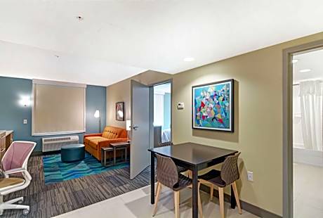 One-Bedroom King Suite - Non-Smoking