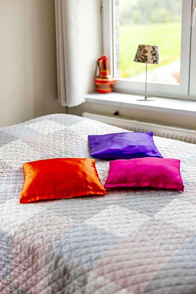 Magnifiques chambres au calme by Claire de Meuse