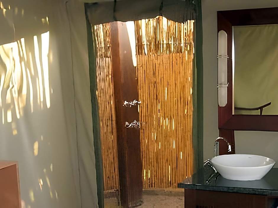 Buffelsdrift Game Lodge and Hotel